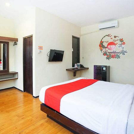Oyo 275 Hotel Kita Surabaya Exterior photo