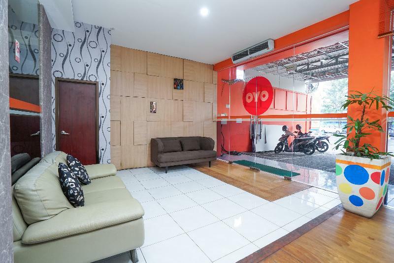 Oyo 275 Hotel Kita Surabaya Exterior photo
