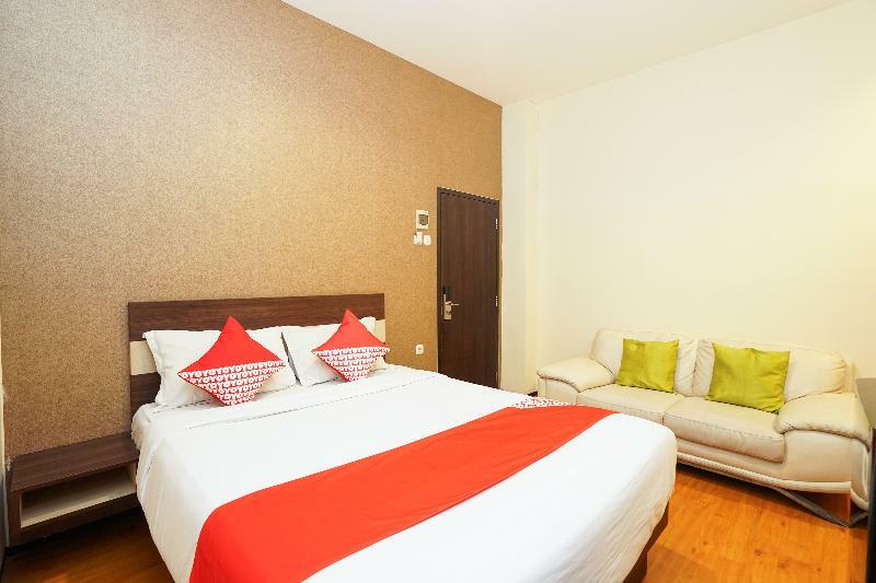 Oyo 275 Hotel Kita Surabaya Exterior photo
