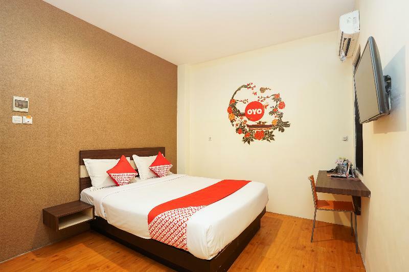 Oyo 275 Hotel Kita Surabaya Exterior photo