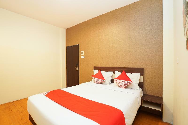 Oyo 275 Hotel Kita Surabaya Exterior photo