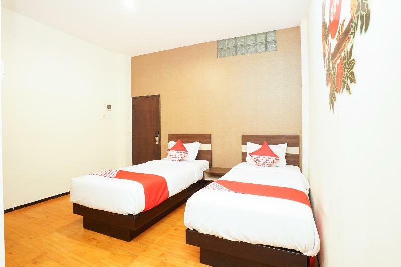 Oyo 275 Hotel Kita Surabaya Exterior photo
