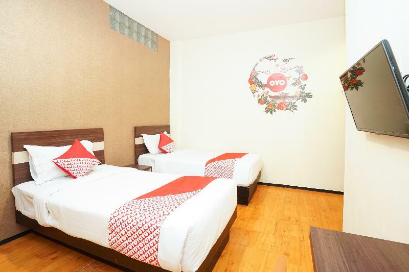 Oyo 275 Hotel Kita Surabaya Exterior photo