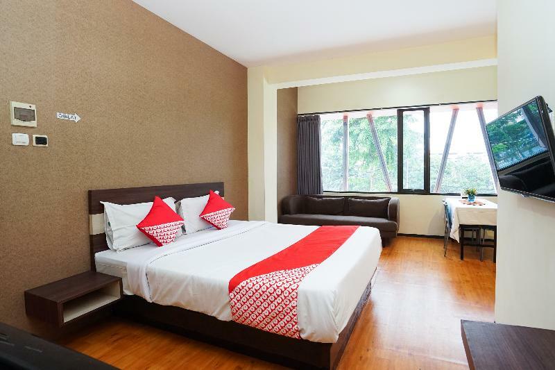 Oyo 275 Hotel Kita Surabaya Exterior photo