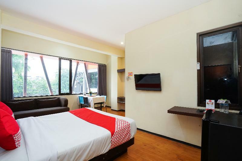 Oyo 275 Hotel Kita Surabaya Exterior photo