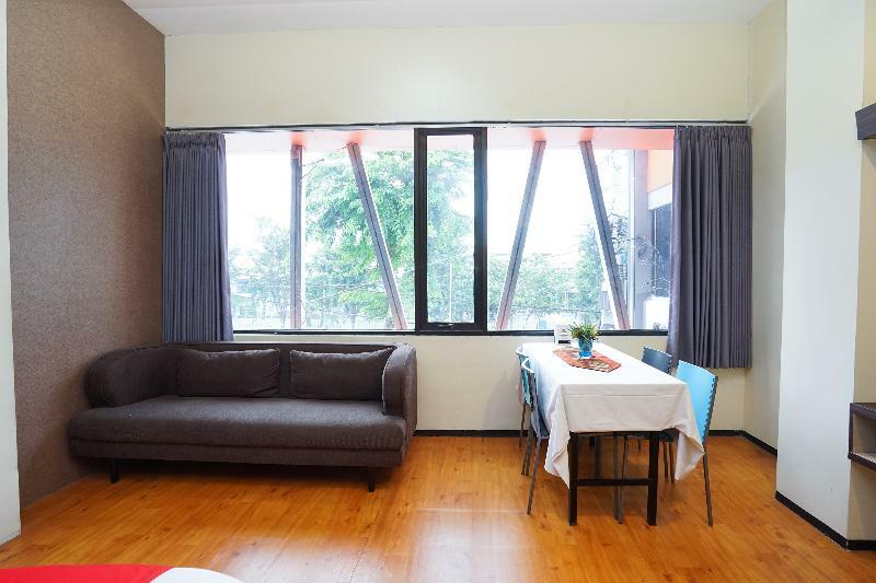 Oyo 275 Hotel Kita Surabaya Exterior photo