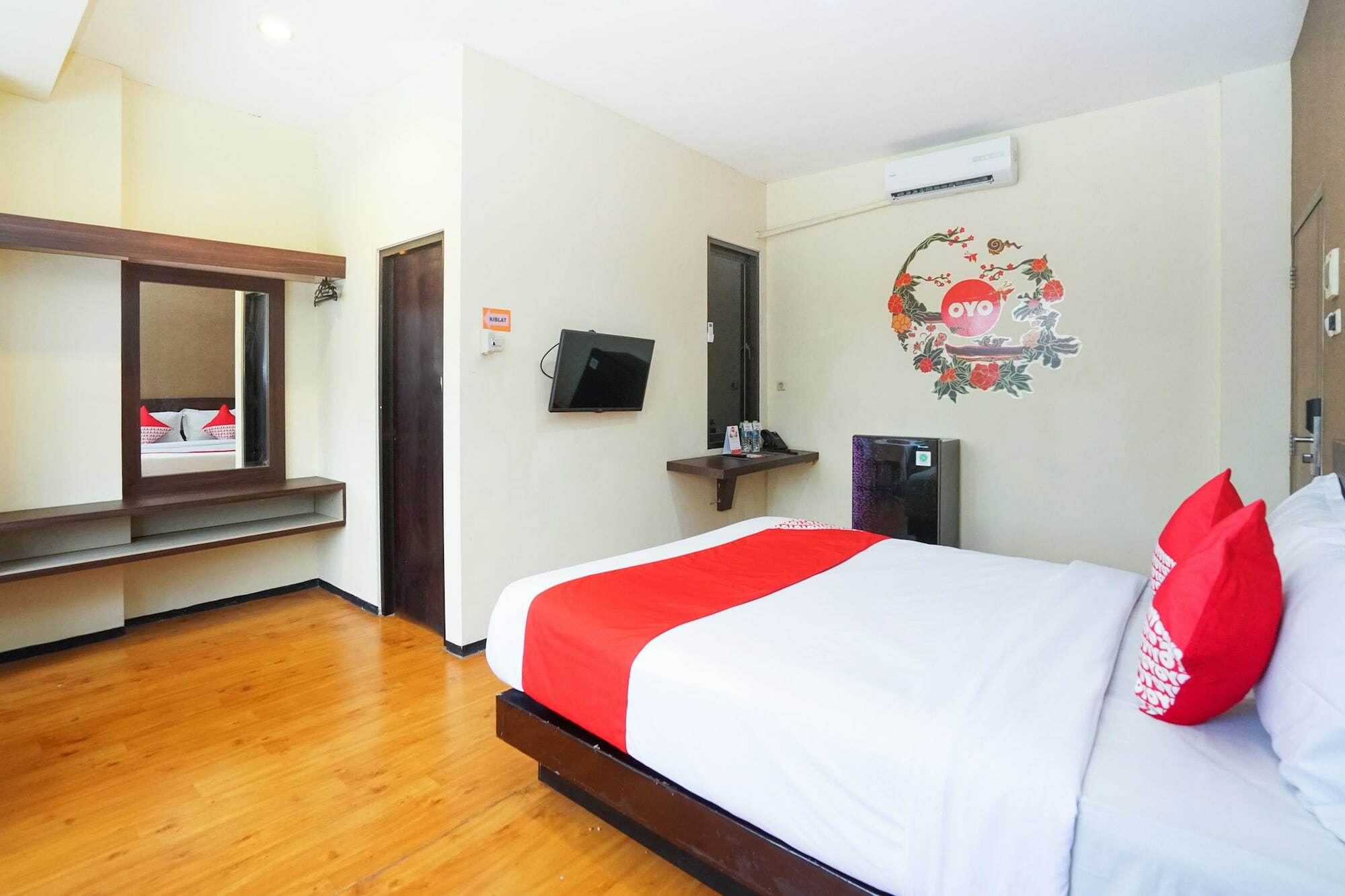 Oyo 275 Hotel Kita Surabaya Exterior photo
